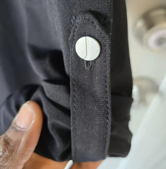 $59 Jones New York Women Blouse Sz M Black Collared Roll Tab Sleeves Snap Button - Picture 6 of 12